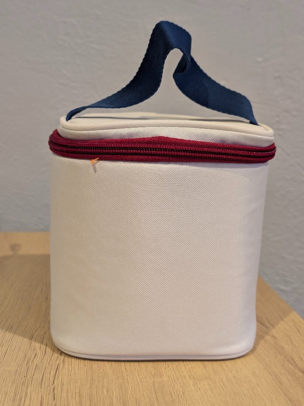 NWOT Embark Upright Lunch Bag - Cream & Navy Blue